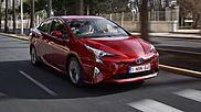 В России начались продажи нового Toyota Prius